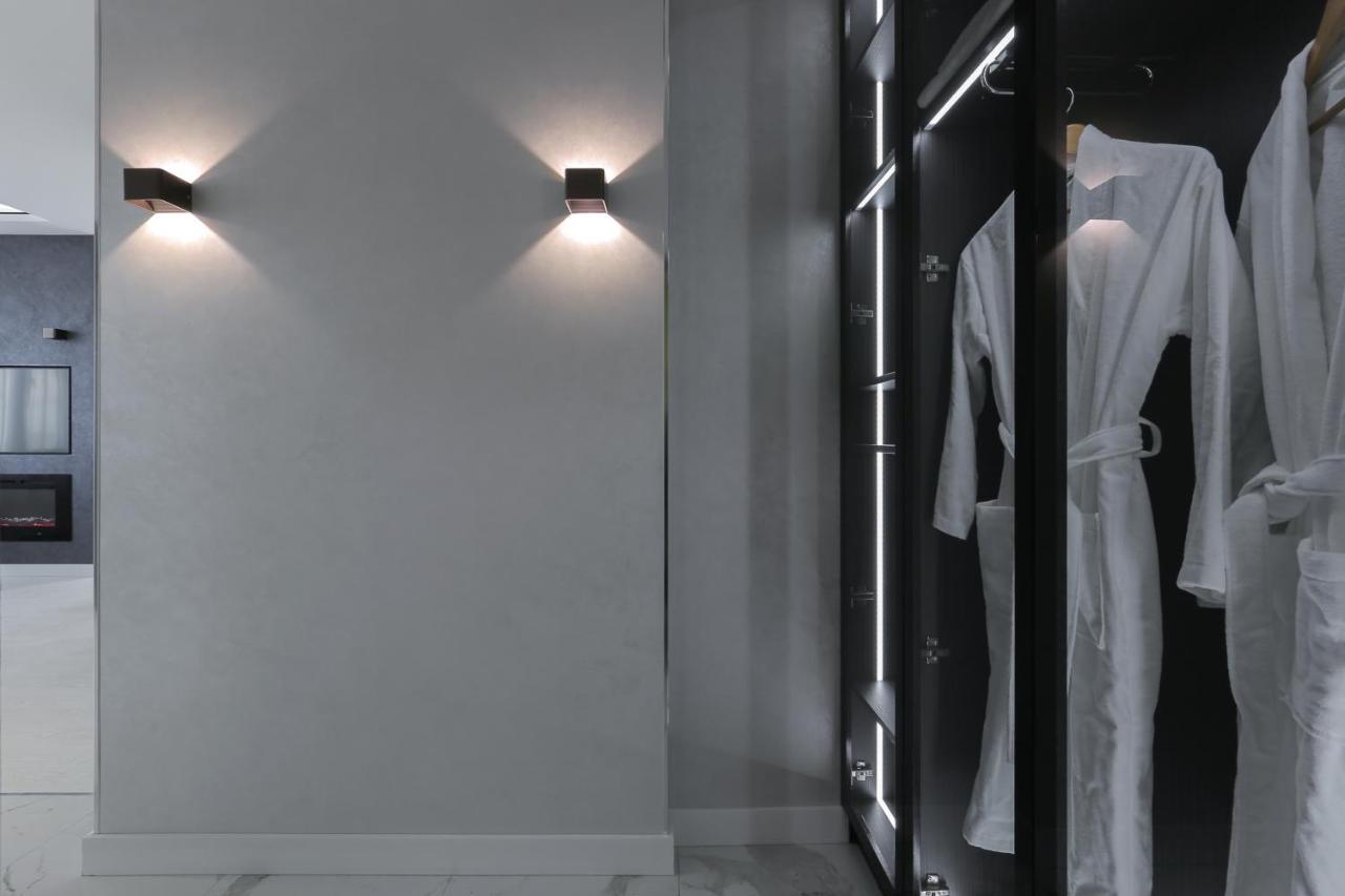 White Tiger Apartment In Smart Plaza Киев Экстерьер фото
