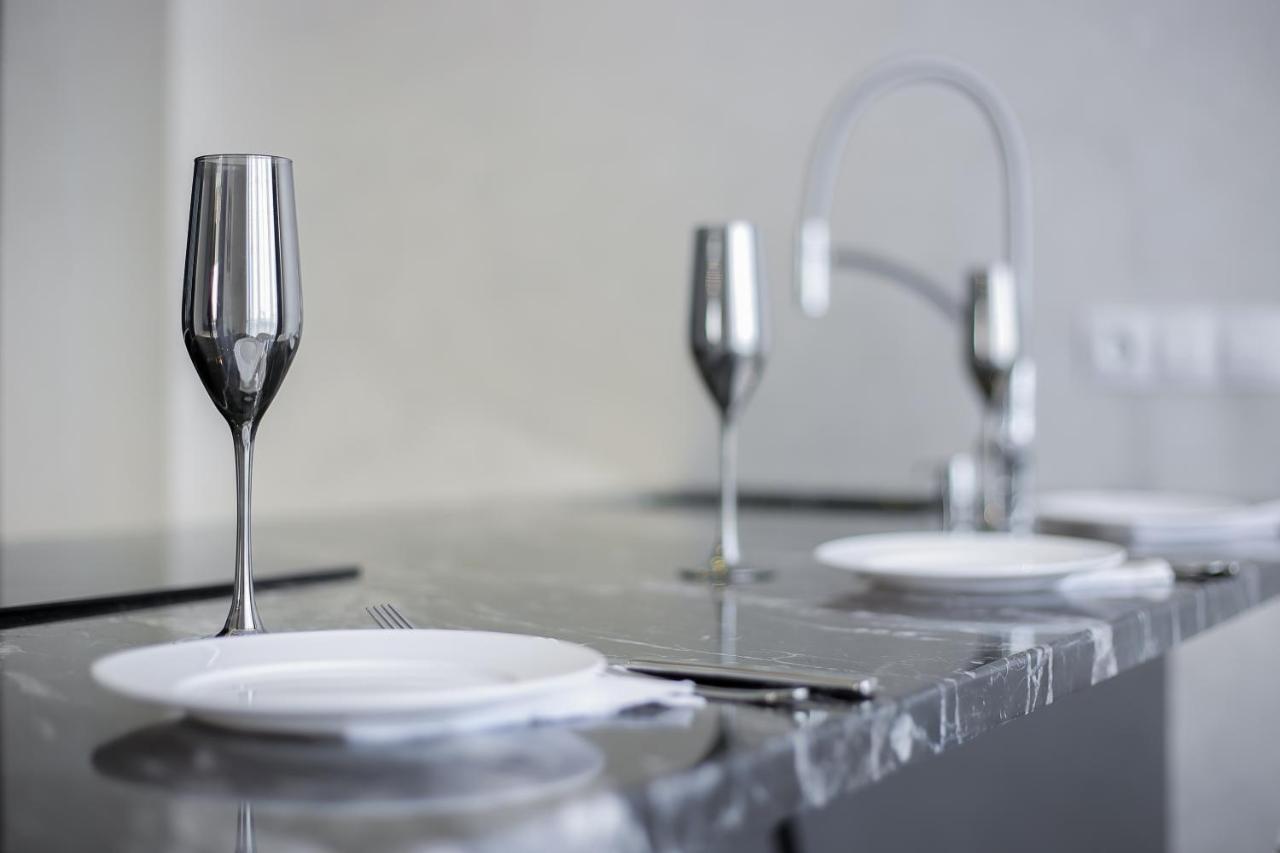 White Tiger Apartment In Smart Plaza Киев Экстерьер фото