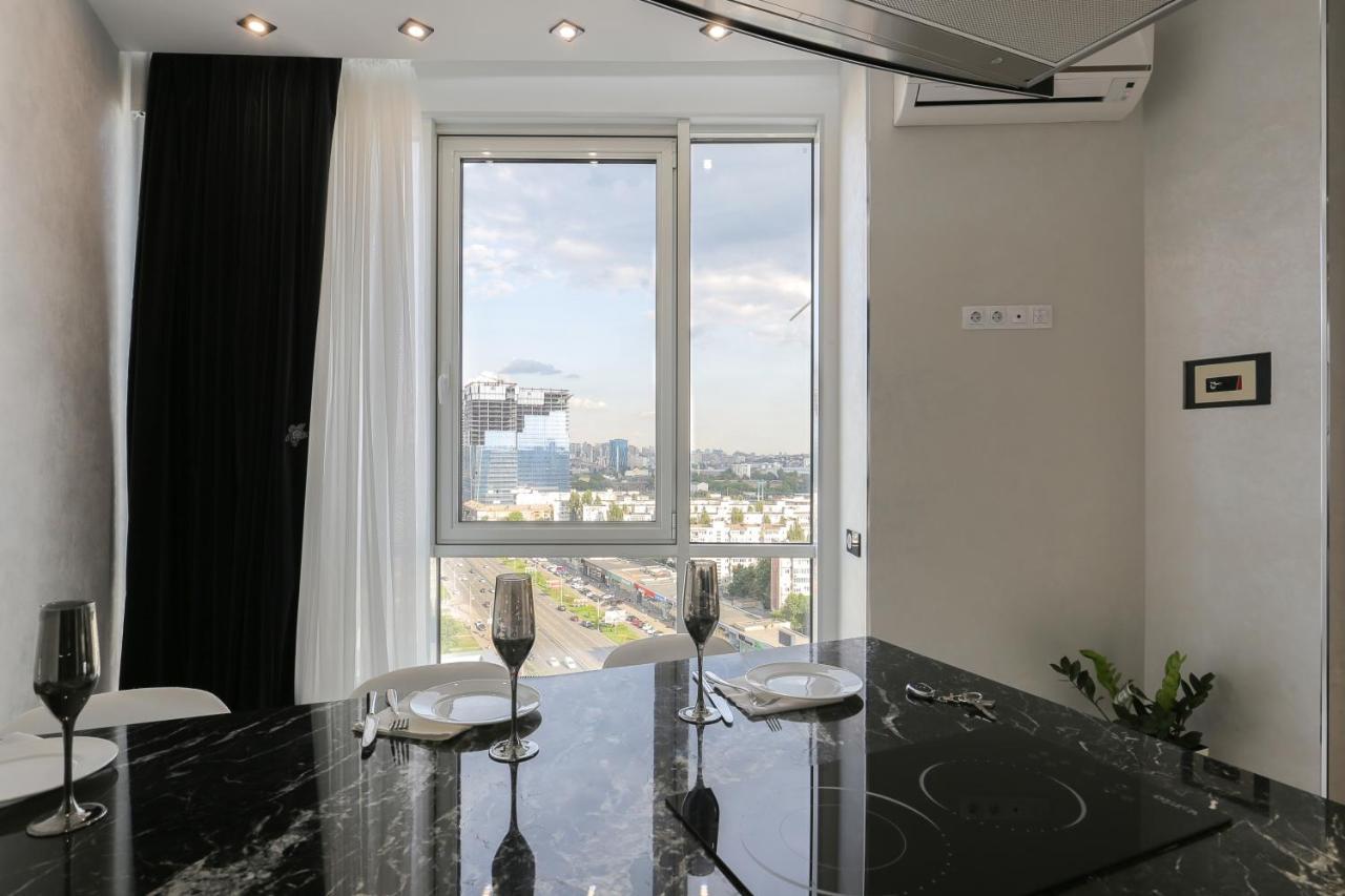 White Tiger Apartment In Smart Plaza Киев Экстерьер фото