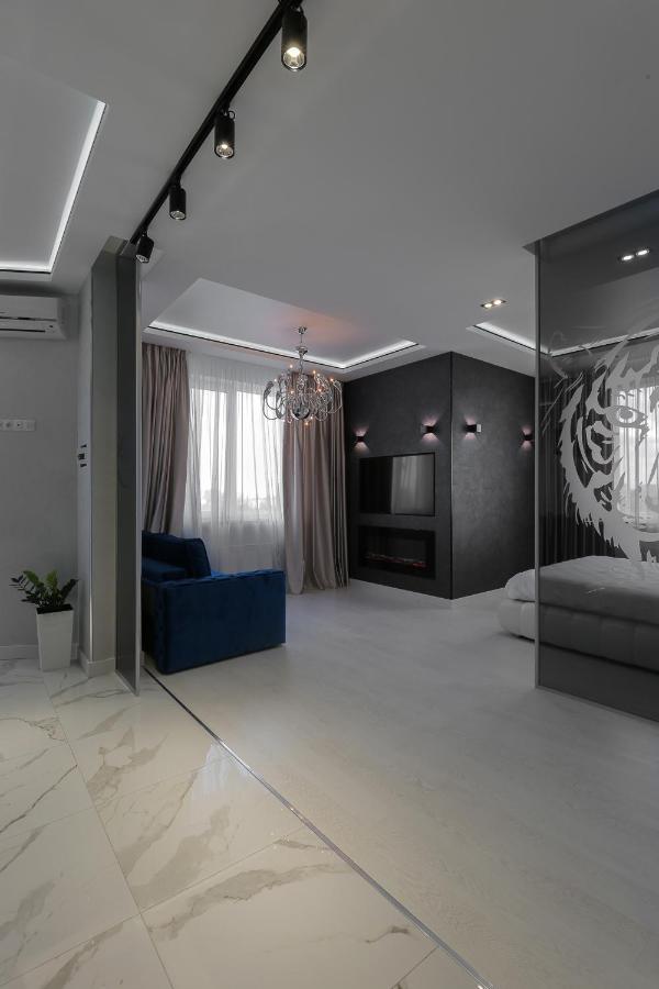 White Tiger Apartment In Smart Plaza Киев Экстерьер фото