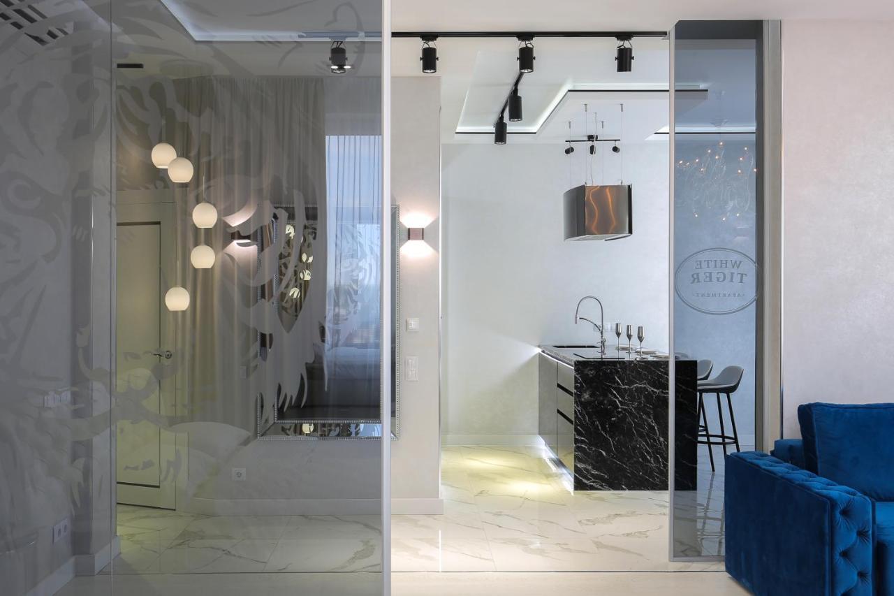 White Tiger Apartment In Smart Plaza Киев Экстерьер фото