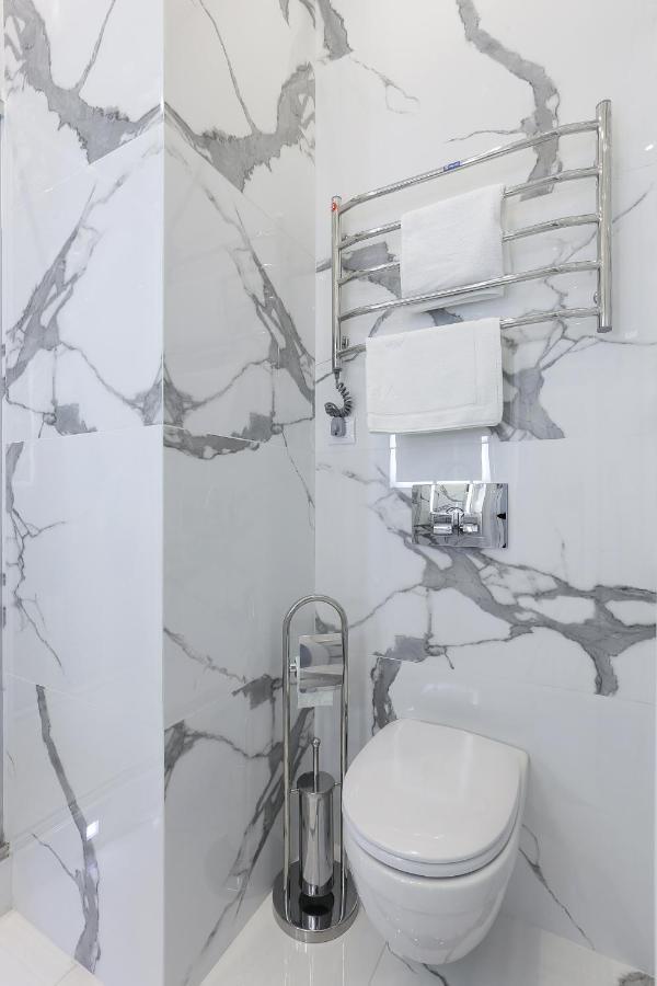White Tiger Apartment In Smart Plaza Киев Экстерьер фото
