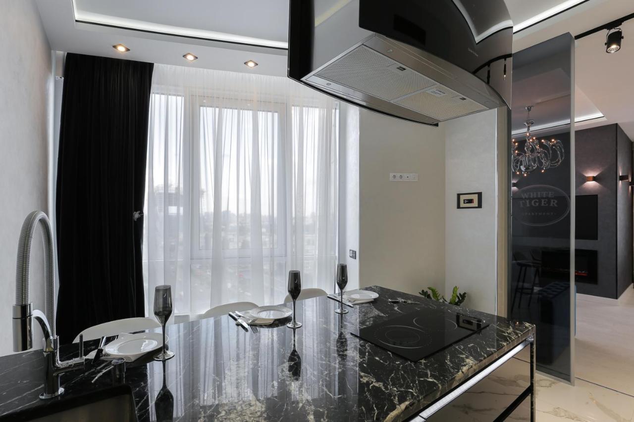 White Tiger Apartment In Smart Plaza Киев Экстерьер фото