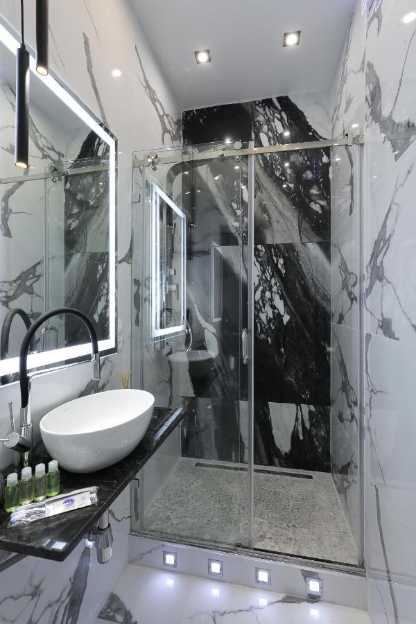 White Tiger Apartment In Smart Plaza Киев Экстерьер фото